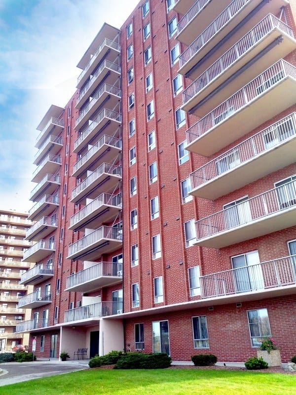 Eleven storey apartment in Sarnia