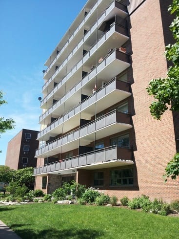 Eight storey apartment building in Sarnia